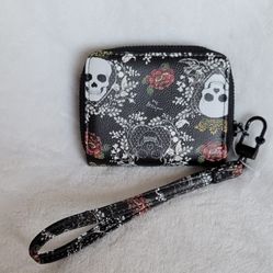 Betsey johnson skull and roses  small wallet wtistlet
