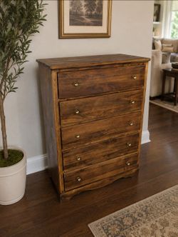 Solid dark wood. 5 drawer chest of drawers