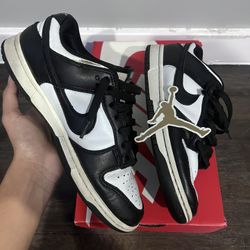 Nike Dunk Low "Panda" 