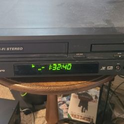JVC HR-XVC26U VCR DVD, Combo Player Video Cassette Recorder w/ Cables, TESTED. Condition is Used.