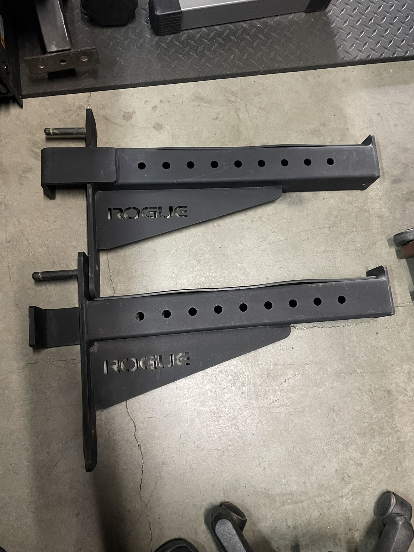 Rogue Saml-24 Monster Lite Safety Spotter Arms… Home Gym Fitness…. $100 Price is Firm!!!!