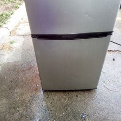 Galanz Mini Fridge