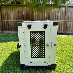  Collapsible Dog Crate'
