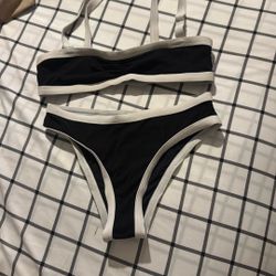 Black And White Tube Swimsuit 