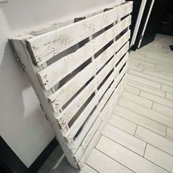 4 Painted Pallets - Chalkboard White 