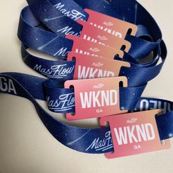 Mas Flow SUNDAY Wristbands In Hand 