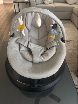 Nuna Leaf Baby Swing + Toy Bar