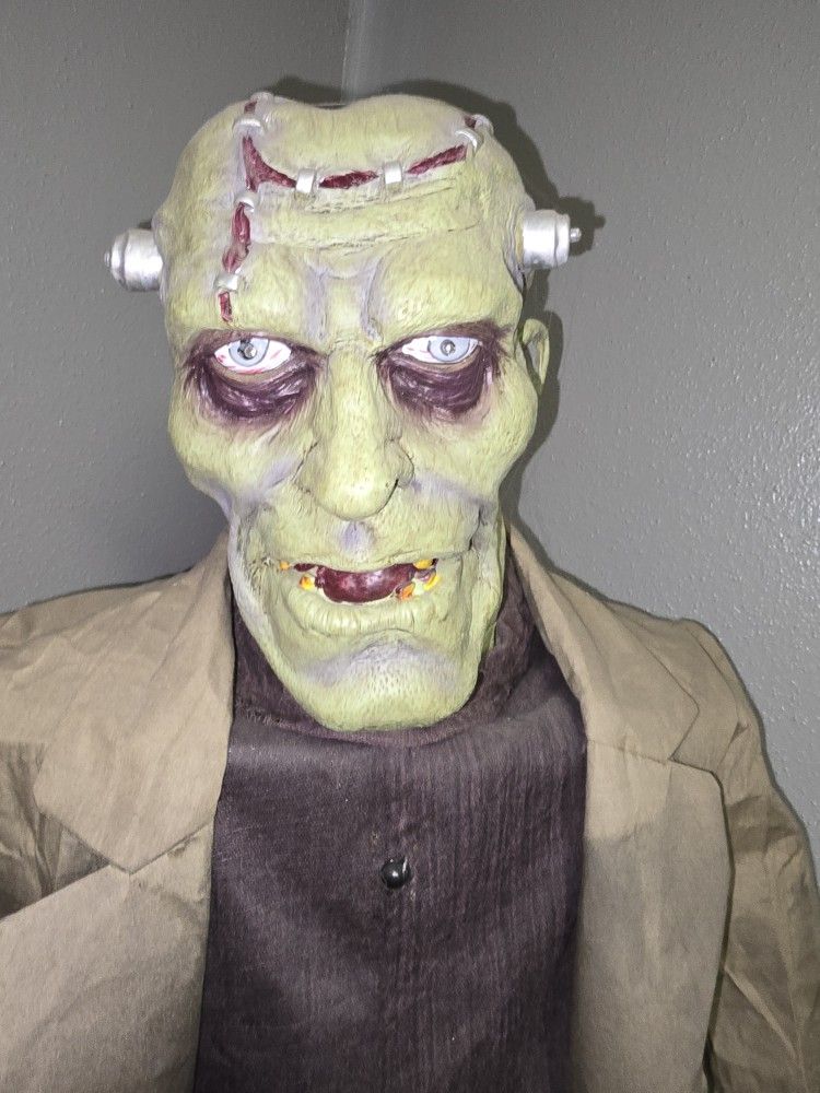 FRANKENSTEIN MONSTER LIFESIZE ANIMATRONIC HALLOWEEN PROP