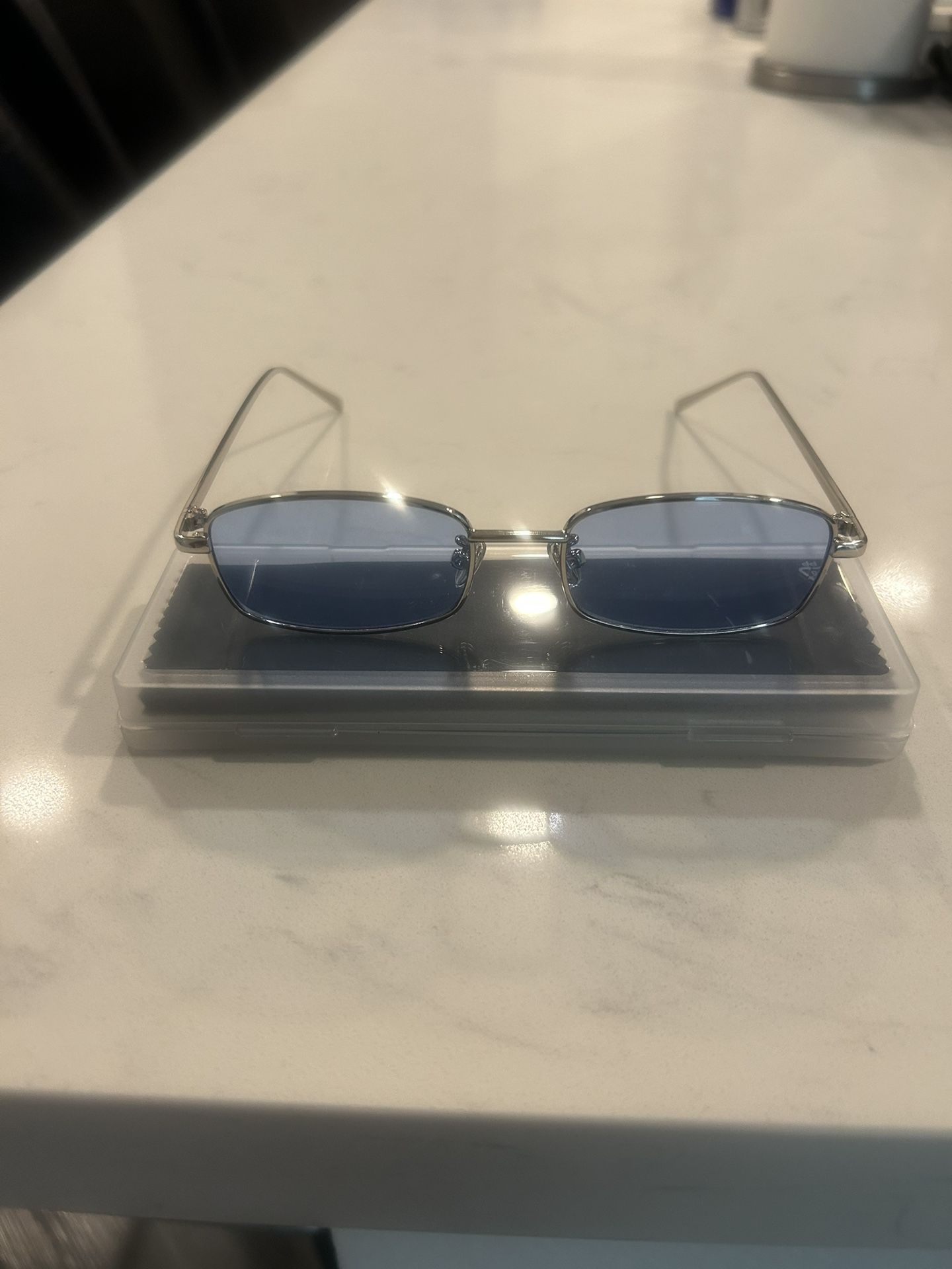 New Retro Vintage Unisex Sunglasses (Silver Frames/Blue Lens)