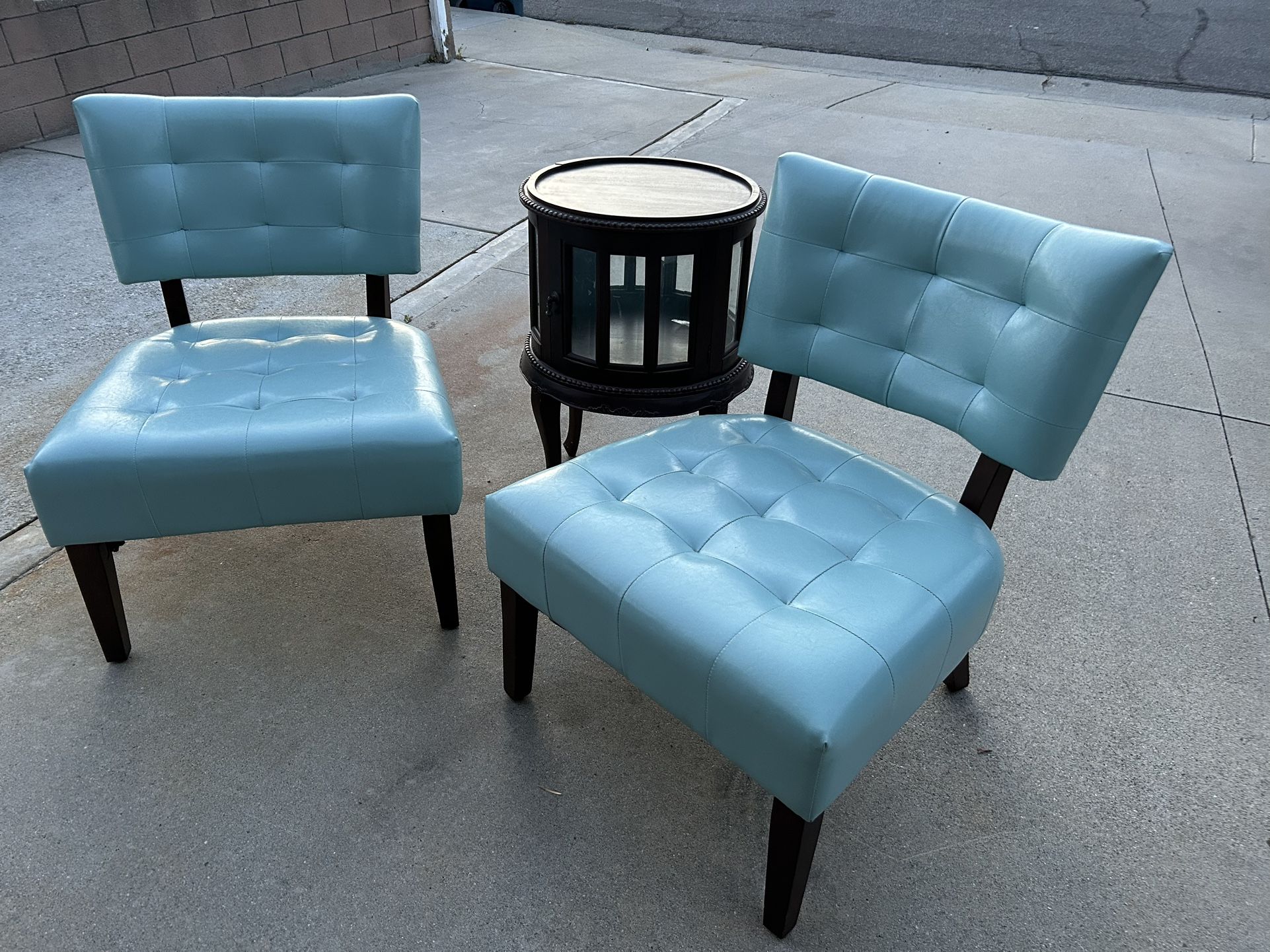 2 Accent Chairs and Side Table