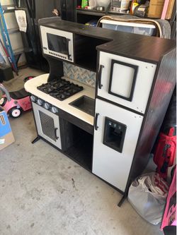 Kids  play kitchen