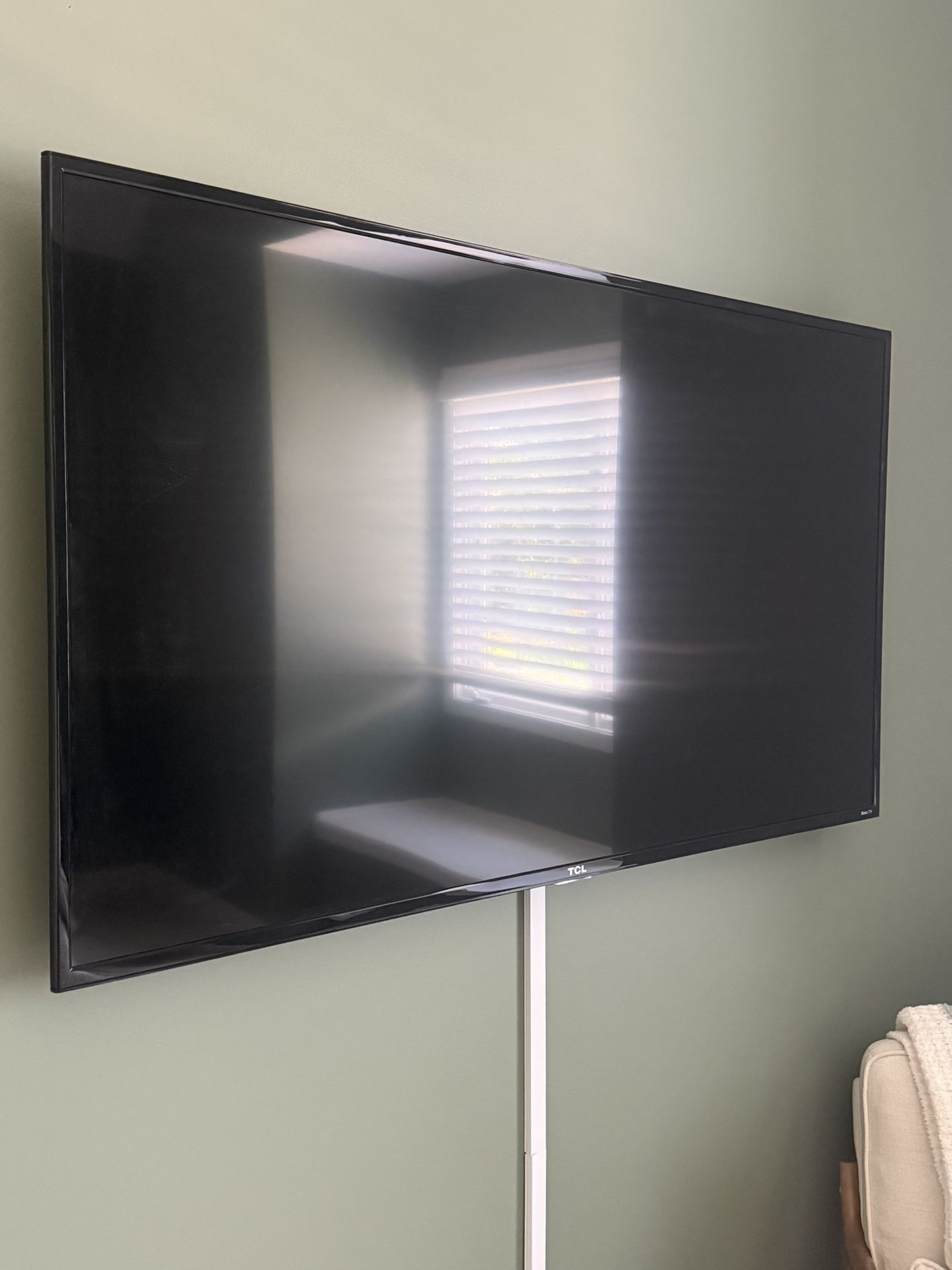 55 Inch Roku TV With Mount