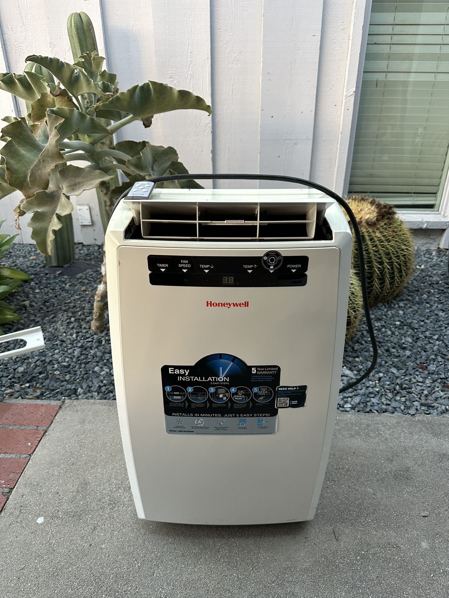 Honeywell Portable Air Conditioner (10,000 BTU) for Sale in Rosemead
