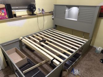 Queen Bed Complete FREE