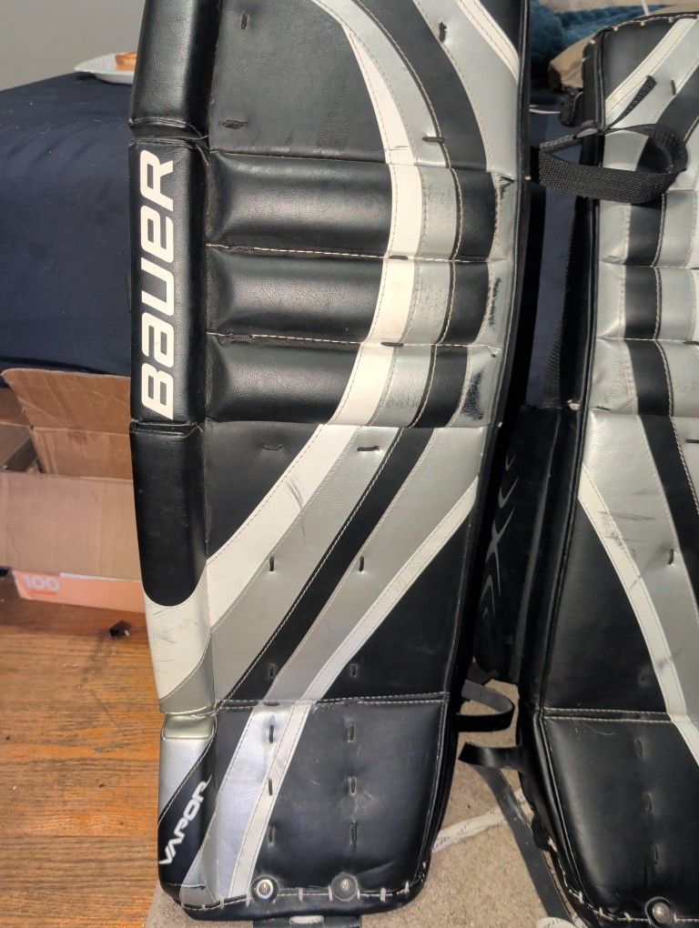 34" Bauer Vapor Leg Pads