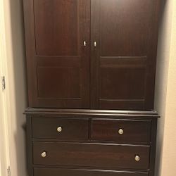Free armoire 