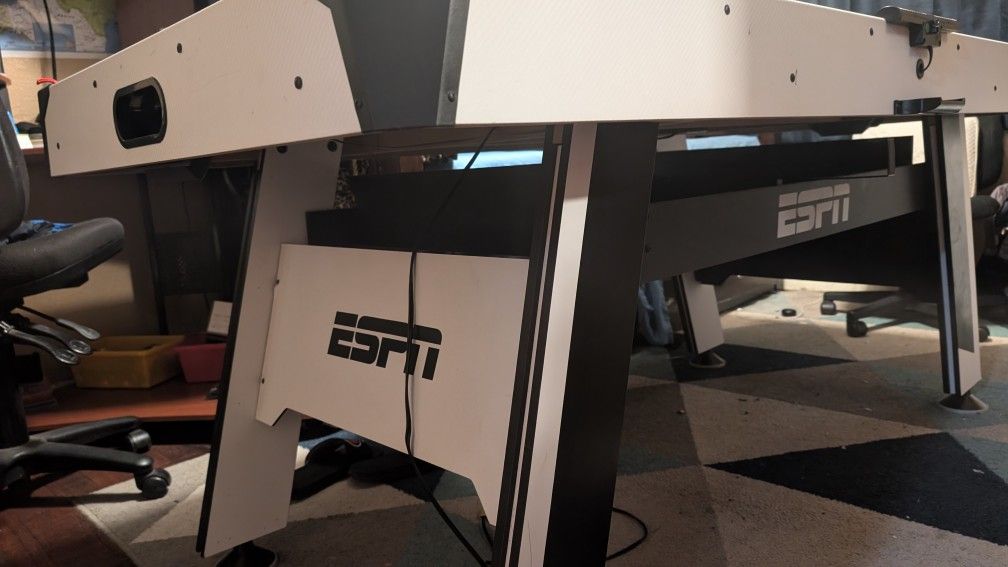 Air Hockey Table