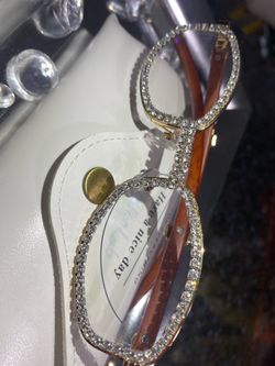 Millionaire Celebrity Glasses “Look Like Money” One (1) Unisex wooden frame with sparkling lab, diamond ice trim. Comes with a white protective case f