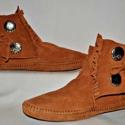 Minnetonka Two Button Hardsole Boots Women's 8 Model #432 Brown NWOT