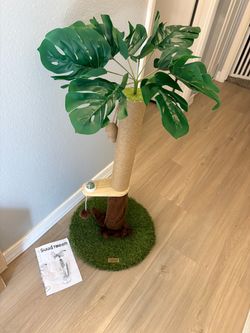 New tall Monstera leaf cat scratching post 35”