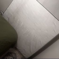 King Mattress New Mint Condition! Hybrid 14in Med-firm