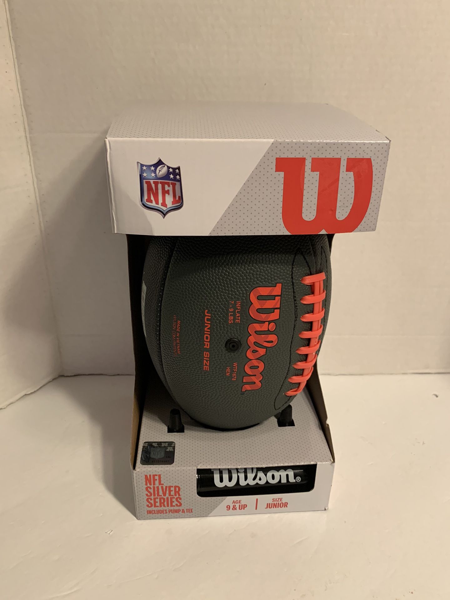 Wilson NFL Silver Series Junior Football Age 9 Up Includes Pump & Tee