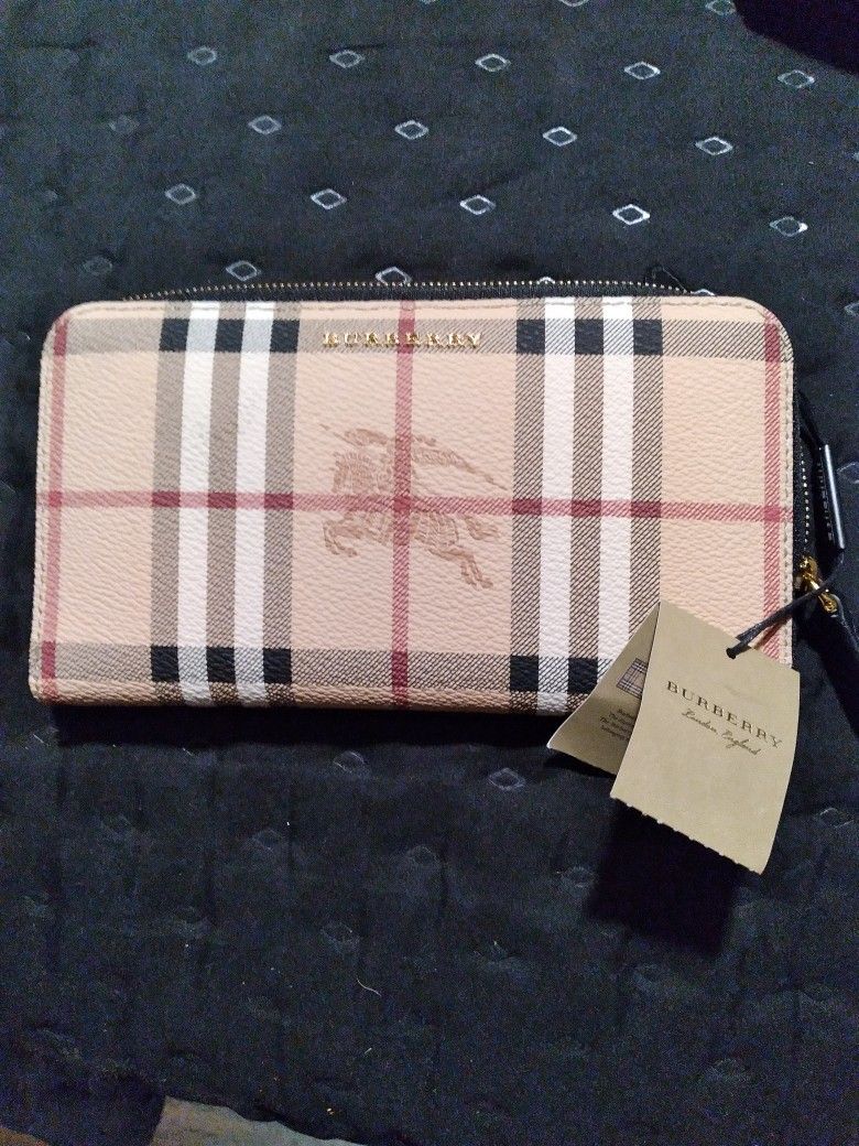 BRAND NEW  BURBERRY WALLET