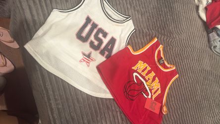 Blusas de deporte roja y blanca talla S y M
