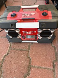 Milwaukee Jobsite Radio - Model 2790-20