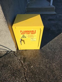 FLAMMABLE keep fire away
