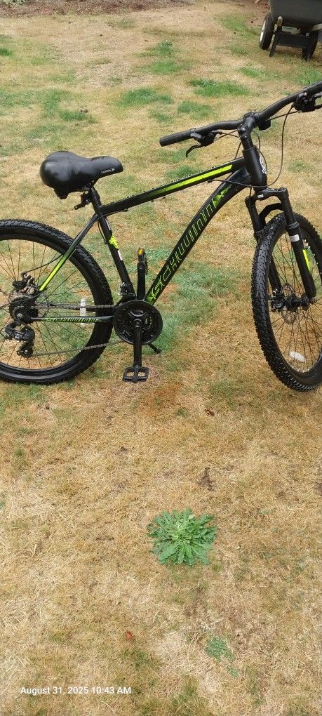 Men's 26" Schwinn Mount Bike