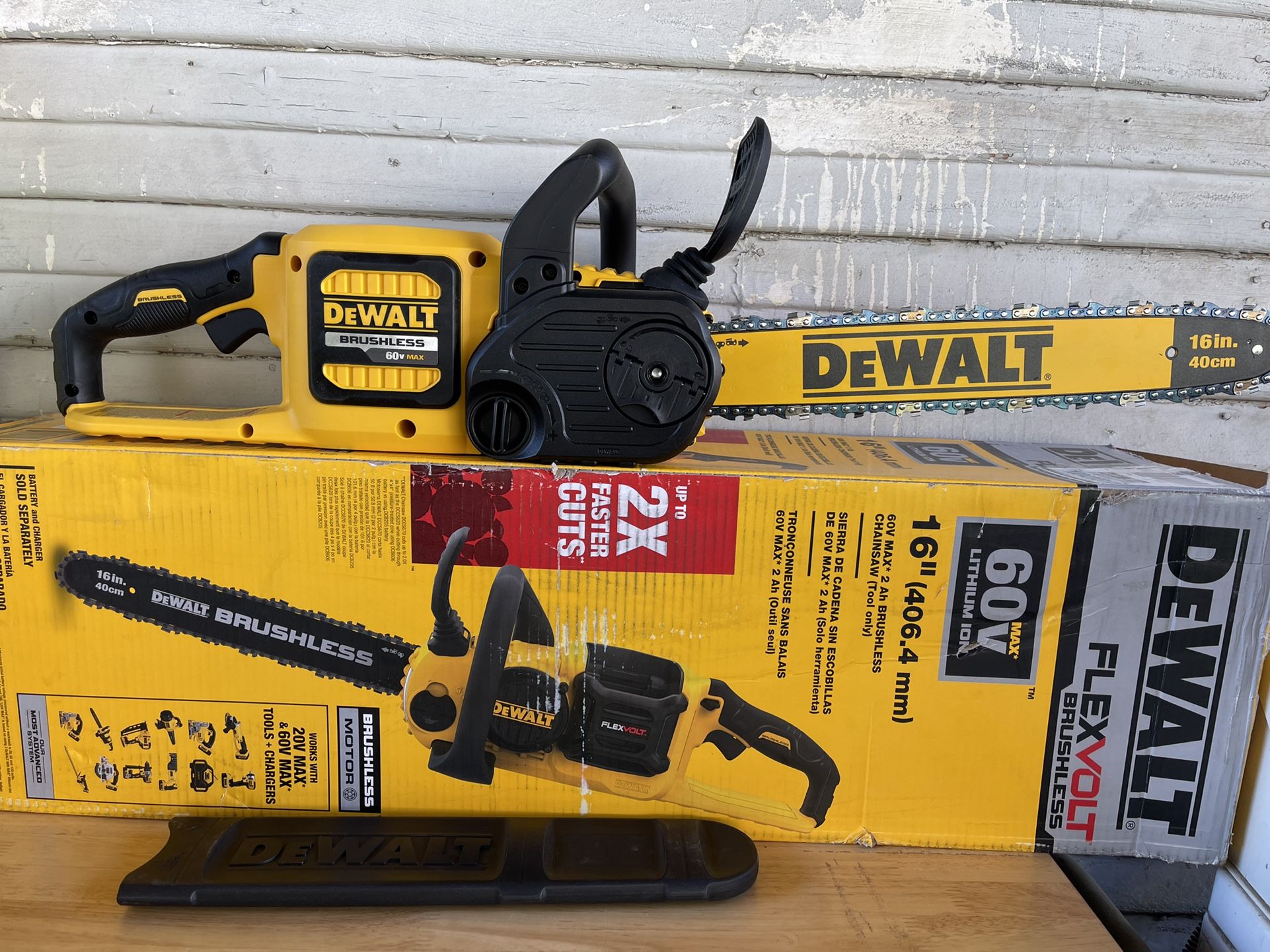 DEWALT 16 in. 60V MAX Lithium-Ion Cordless FLEXVOLT Brushless Chainsaw (Tool Only)