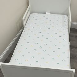 Toddler bed with mattress