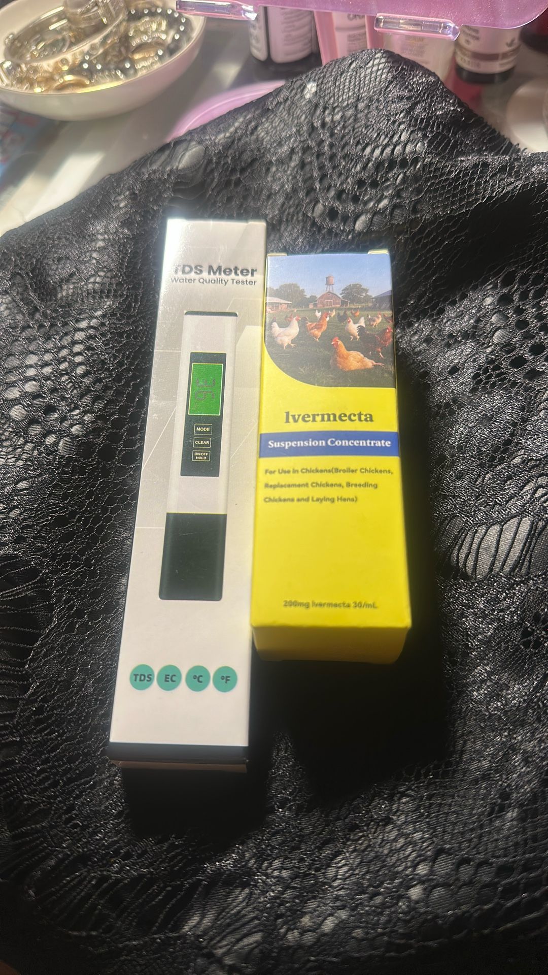 Chicken deworming in a water tester