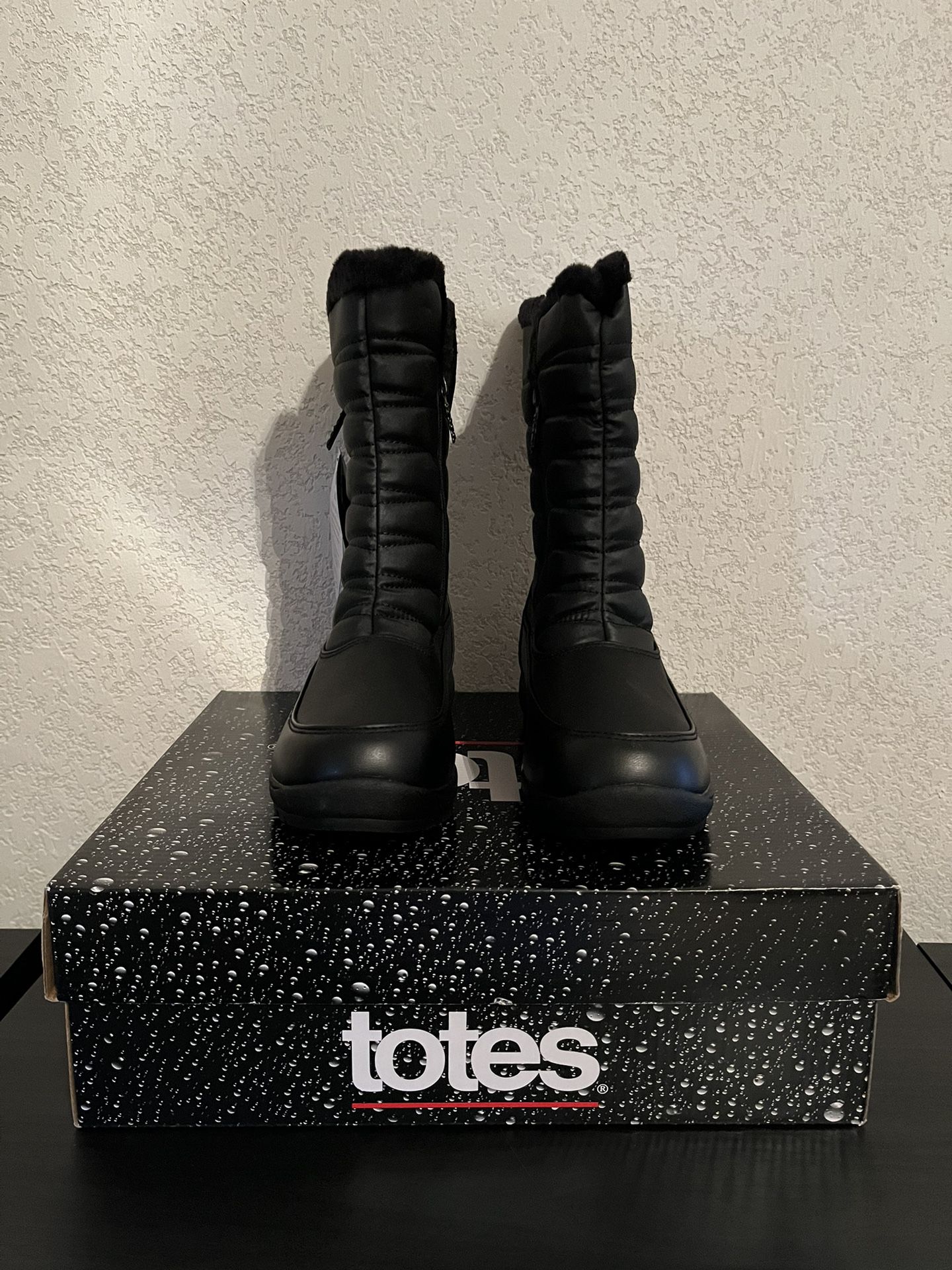 NEW Women’s Totes Jennifer Waterproof Snow Boots (Size 9)