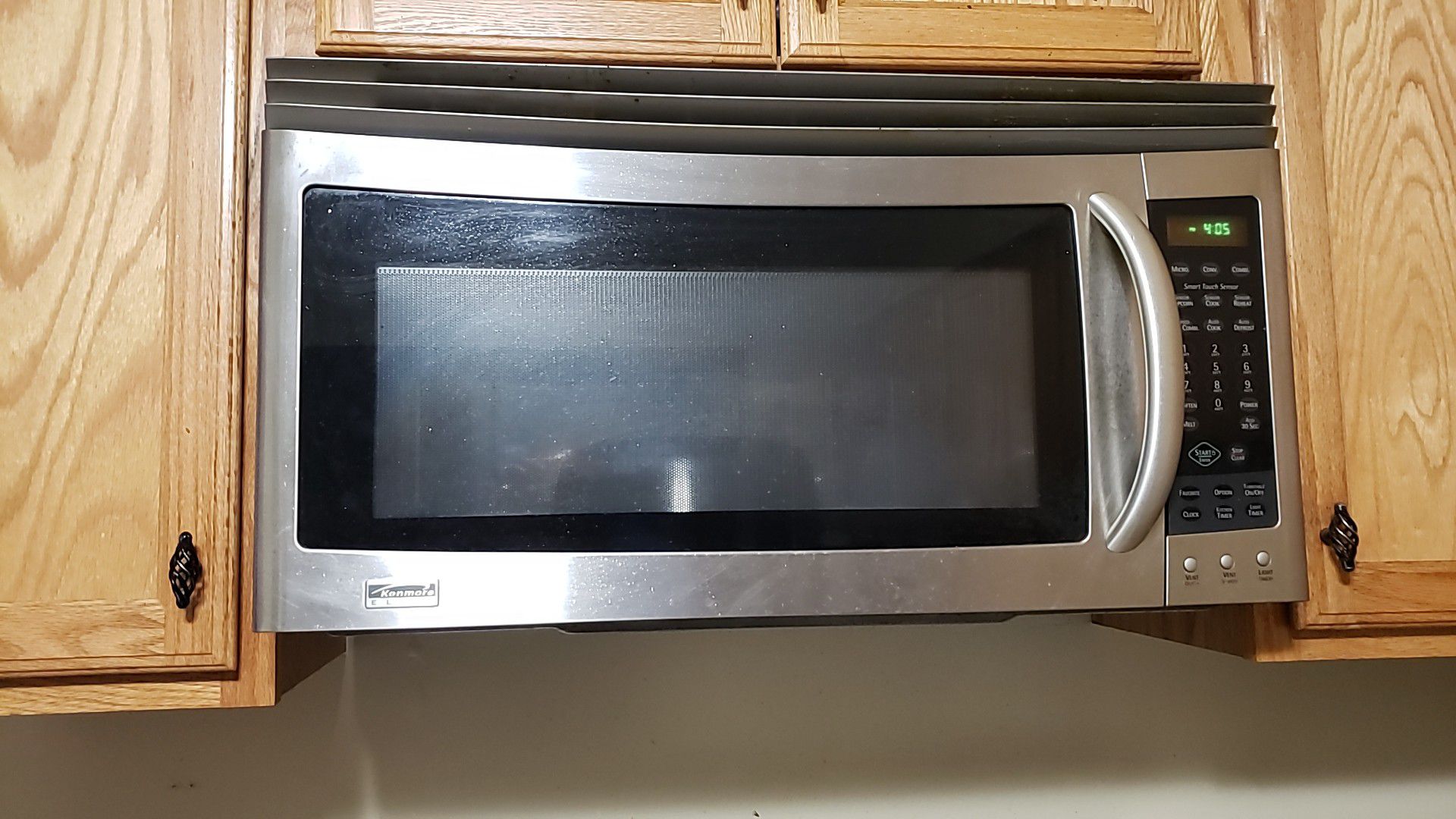 Sold at Auction: KENMORE 1000W UNDER CABINET MICROWAVE