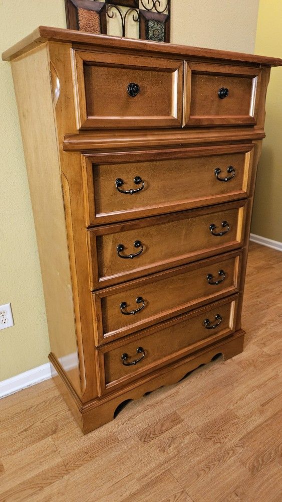 Clean and Nice Natural Color 5 drawers Chest / Tall Dresser.