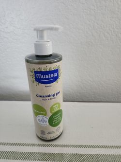 New   Mustela  cleaning  gel