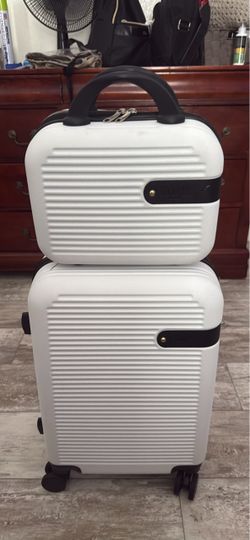 Hardshell Carry on and personal item.