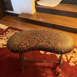 Iron Antique Kidney Shape Bench, Paw Feet 28”x12”x16” Vinyl Seat