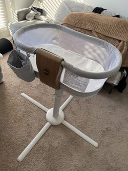 HALO BassiNest Luxe Swivel Sleeper