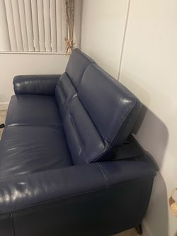2 big and beautiful sofa for sell immediately in Miami