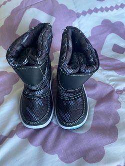 Baby snow shoes size 5