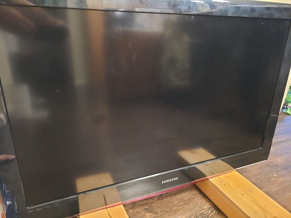 Old 40" Samsung LCD TV