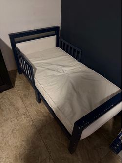 Toddler bed with Mattress
