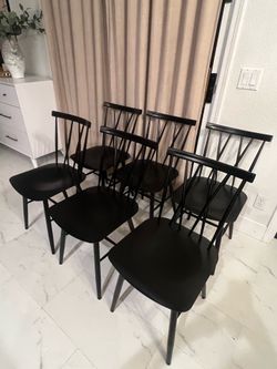 6 like new metal dining chairs