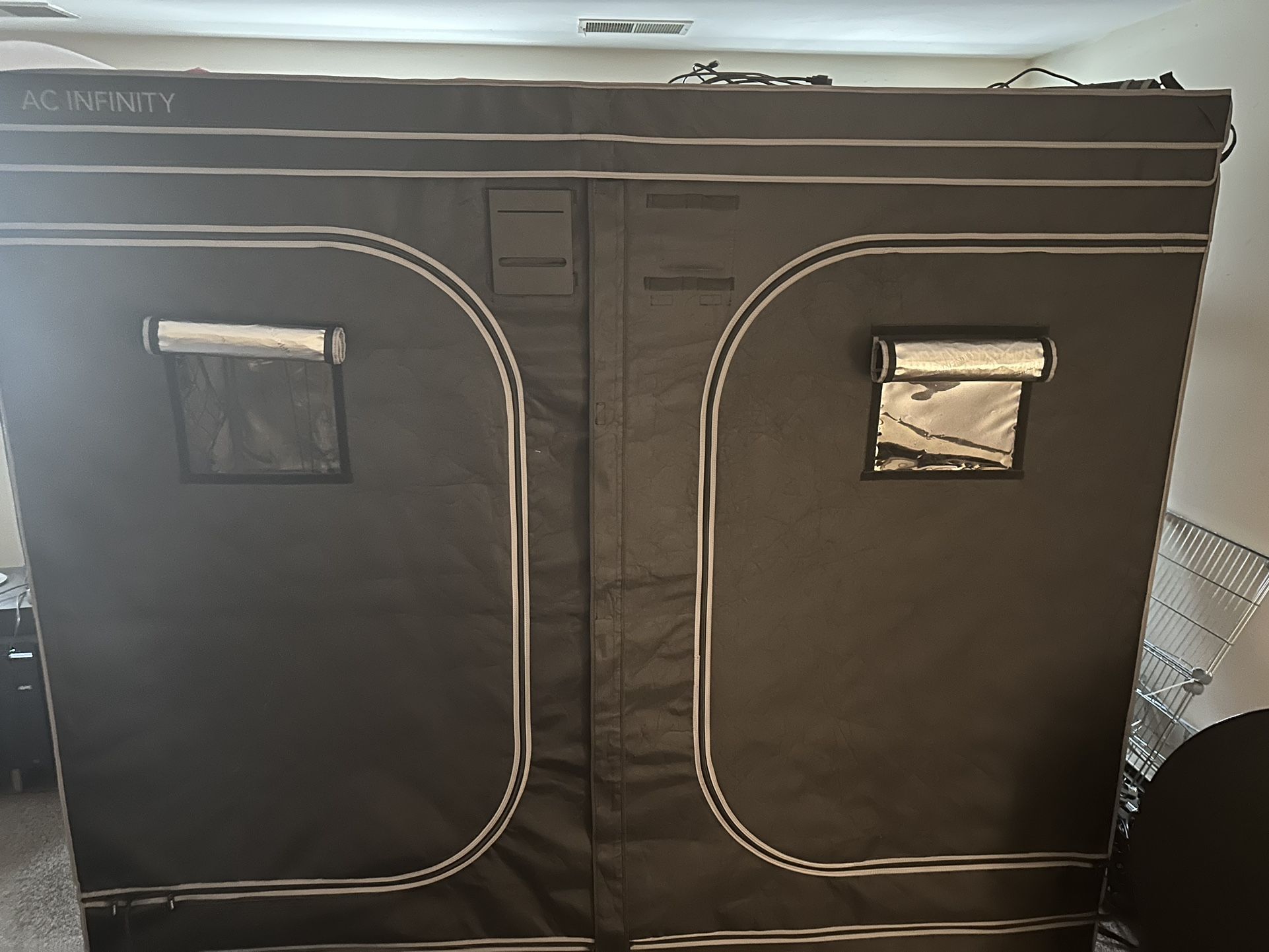 Used In Excellent Condition AC Infinity Growing Tent CloudLab 894