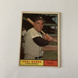 1961 Yogi Berra Topps Baseball Card # 425 New York Yankees 