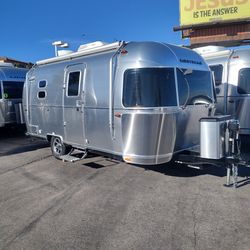 2021 Airstream Caravel 20FB - Near Perfect Condition!
