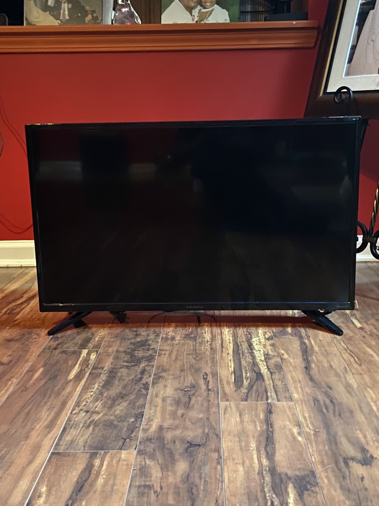 Insignia 32 inch smart roku TV for Sale in Marietta, GA OfferUp